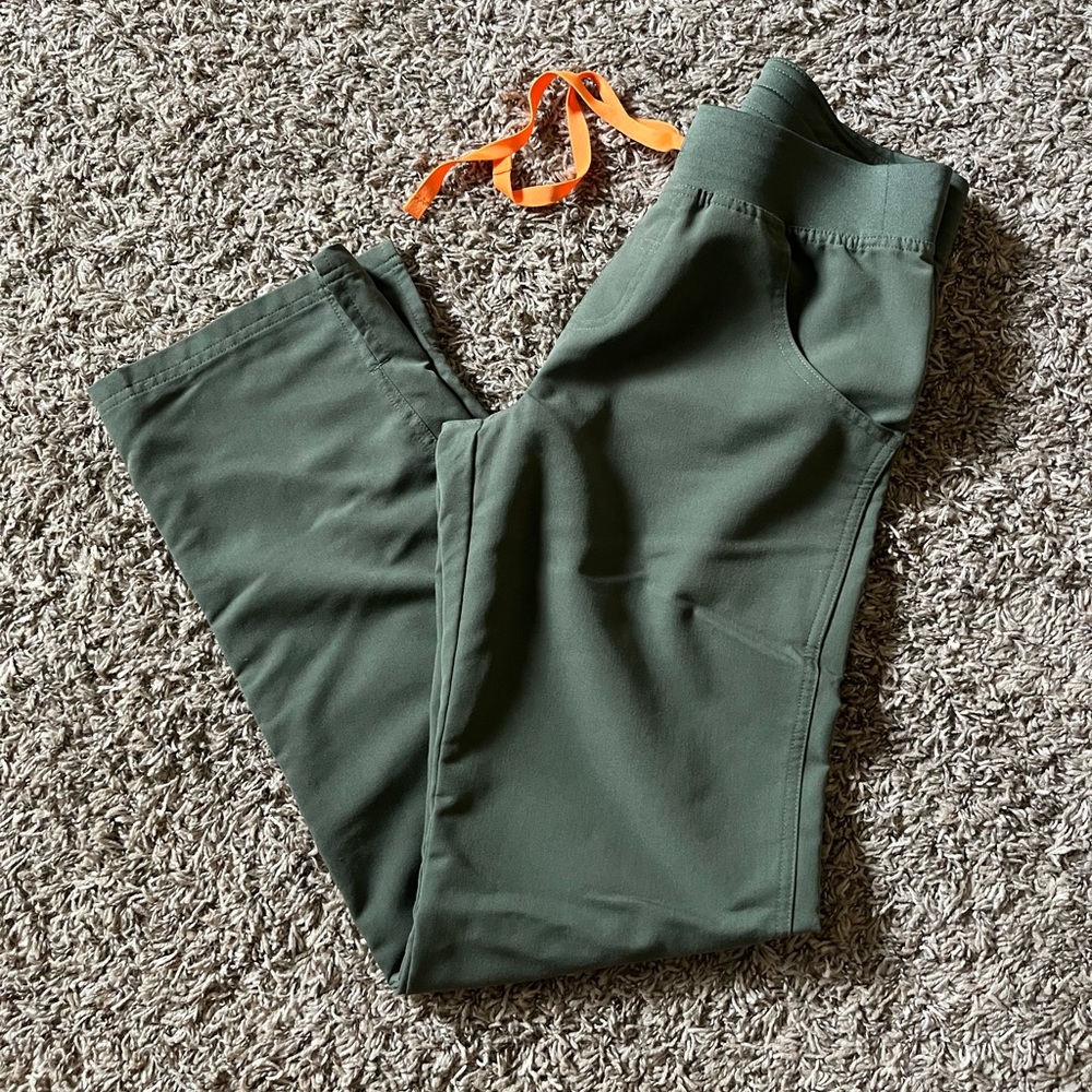Figs Kade Cargo Scrub Pants - Moss Size XS
